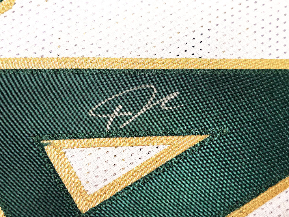 Milwaukee Bucks Giannis Antetokounmpo Autographed Signed White Jersey Beckett Beckett Witness #224707 Image a