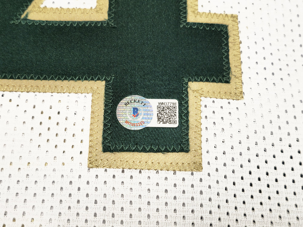 Milwaukee Bucks Giannis Antetokounmpo Autographed Signed White Jersey Beckett Beckett Witness #224707 Image a