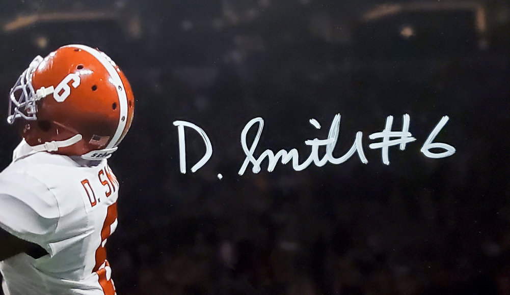 Devonta Smith Autographed 16X20 Photo Alabama Crimson Tide Spotlight Beckett Beckett Image a