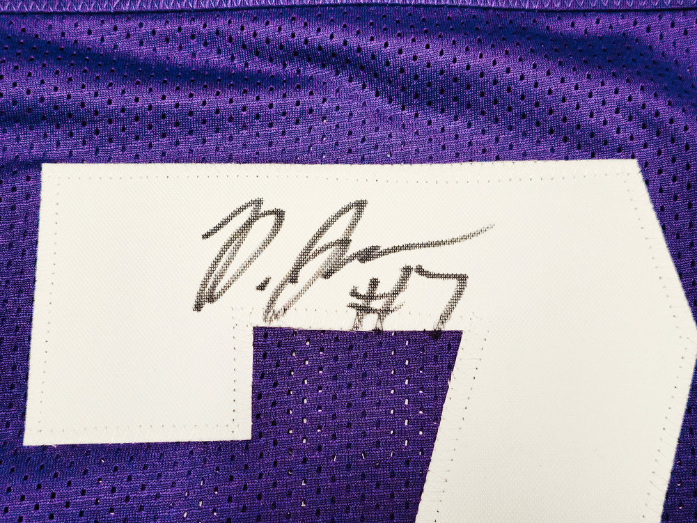 Washington Huskies Dillon Johnson Autographed Purple Jersey Mcs Holo #222081 Image a