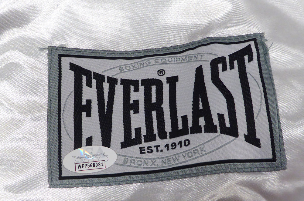 Floyd Mayweather Autographed White Everlast Robe "50-0" JSA Image a