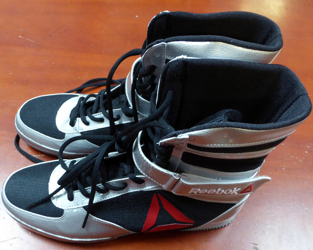 Floyd Mayweather Jr. Autographed Reebok Silver Boxing Shoes Beckett Beckett Image a