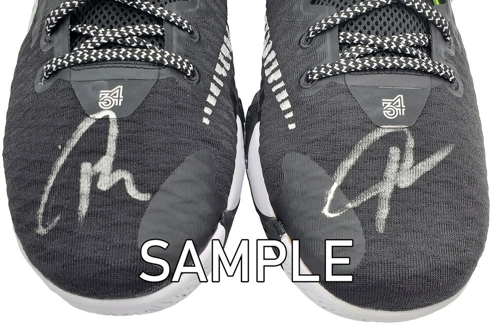 Giannis Antetokounmpo Autographed Signed Black Nike Immortality Shoes Milwaukee Bucks Size 14 Pair Beckett Beckett Qr #197427 Image a