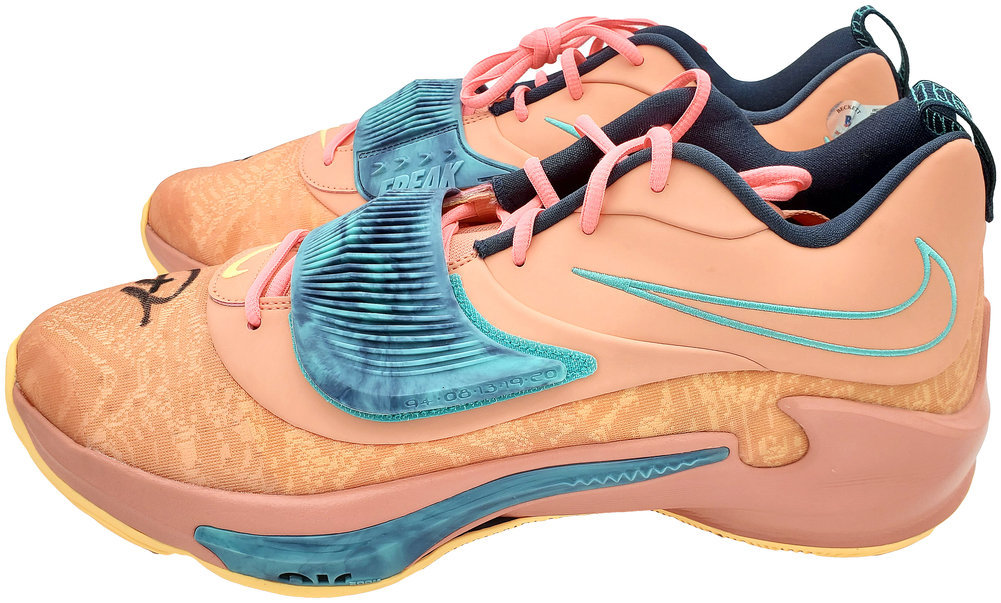 Giannis Antetokounmpo Autographed Signed Crimson Bliss Nike Zoom Freak Shoes Milwaukee Bucks Size 16 Pair Beckett Beckett Qr #197440 Image a