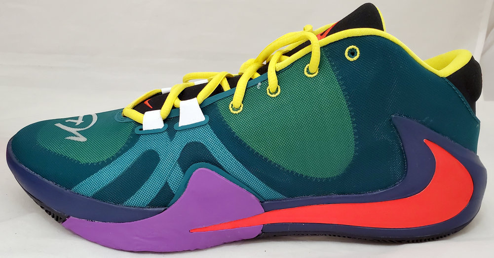 giannis antetokounmpo orange shoes
