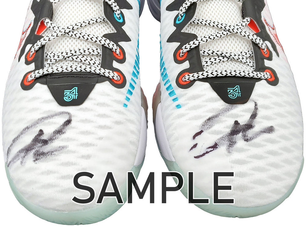 Giannis Antetokounmpo Autographed Signed White Nike Immortality Shoes Milwaukee Bucks Size 17 Pair Beckett Beckett Qr #197439 Image a