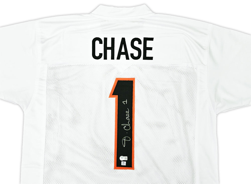 Cincinnati Bengals Ja'marr Chase Autographed White Jersey Beckett Beckett Witness #220610 Image a