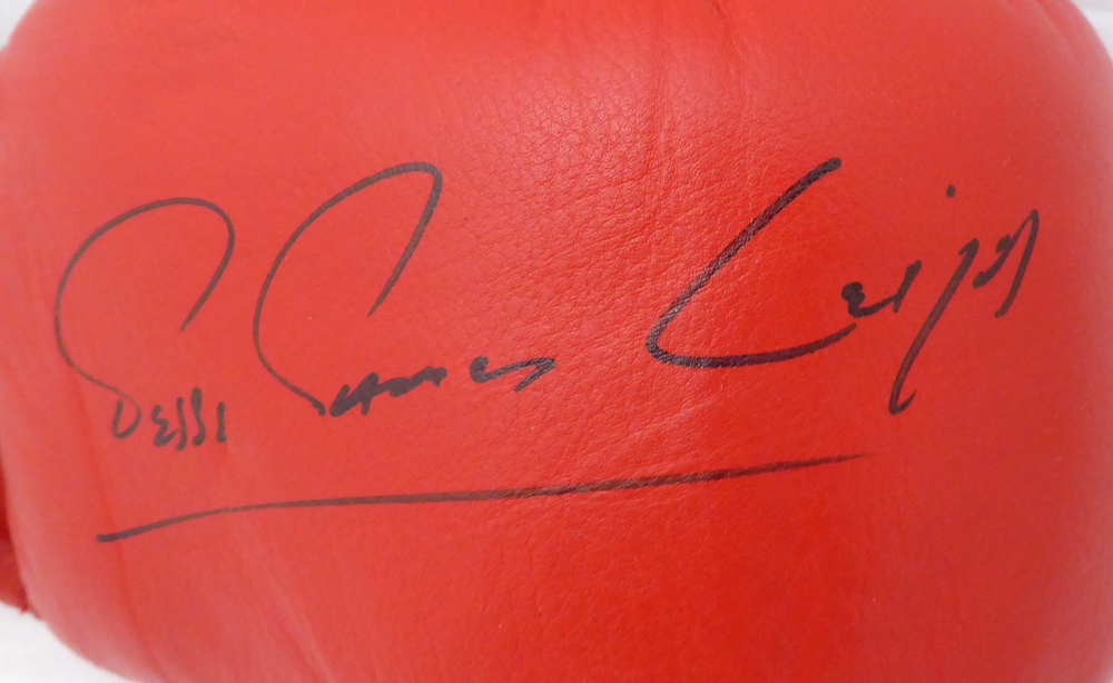 Jesse James Leija Autographed Red Everlast Boxing Glove Beckett Beckett Image a