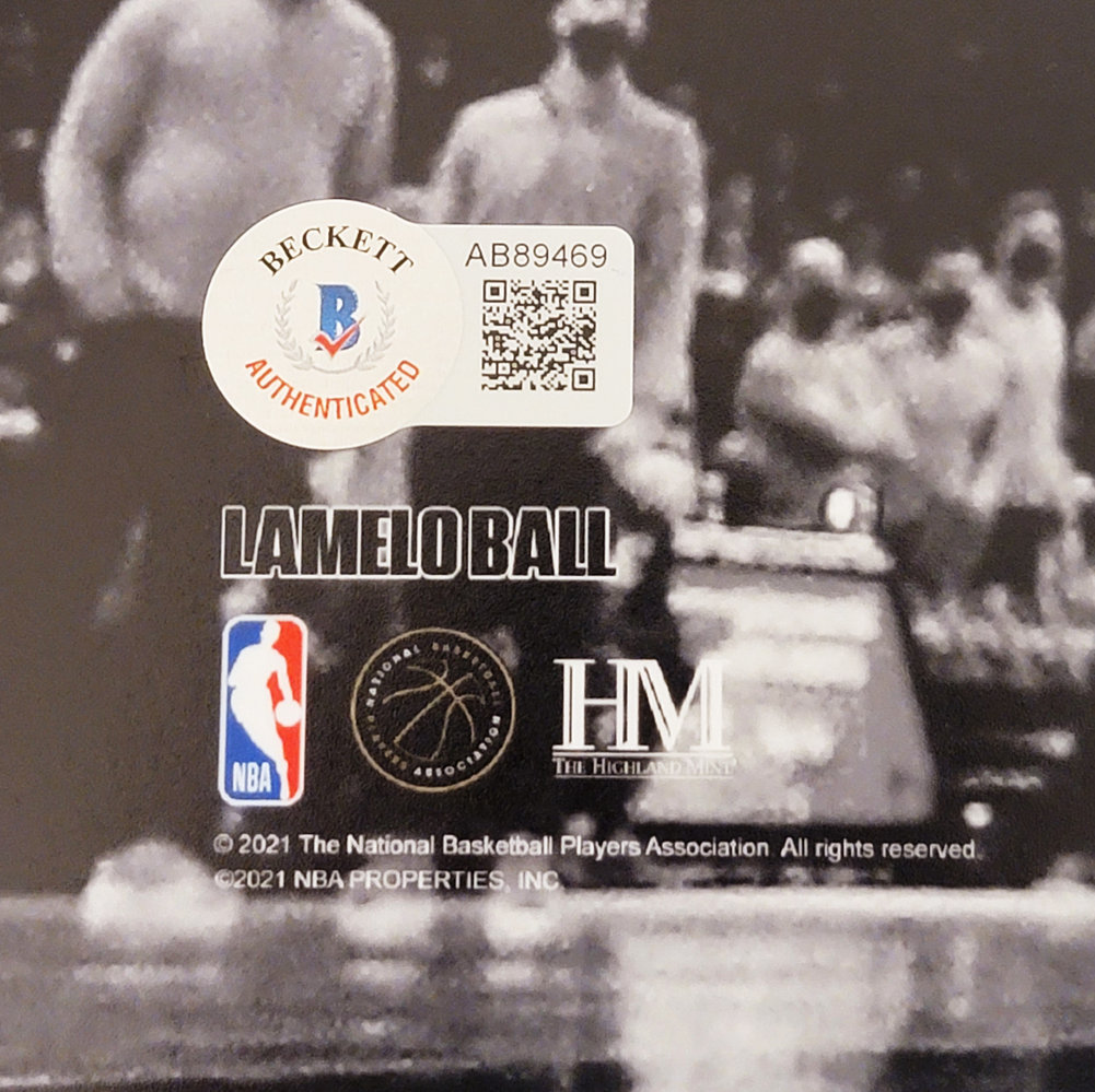 Lamelo Ball Autographed 16X20 Photo Charlotte Hornets Beckett Beckett Qr #209477 Image a