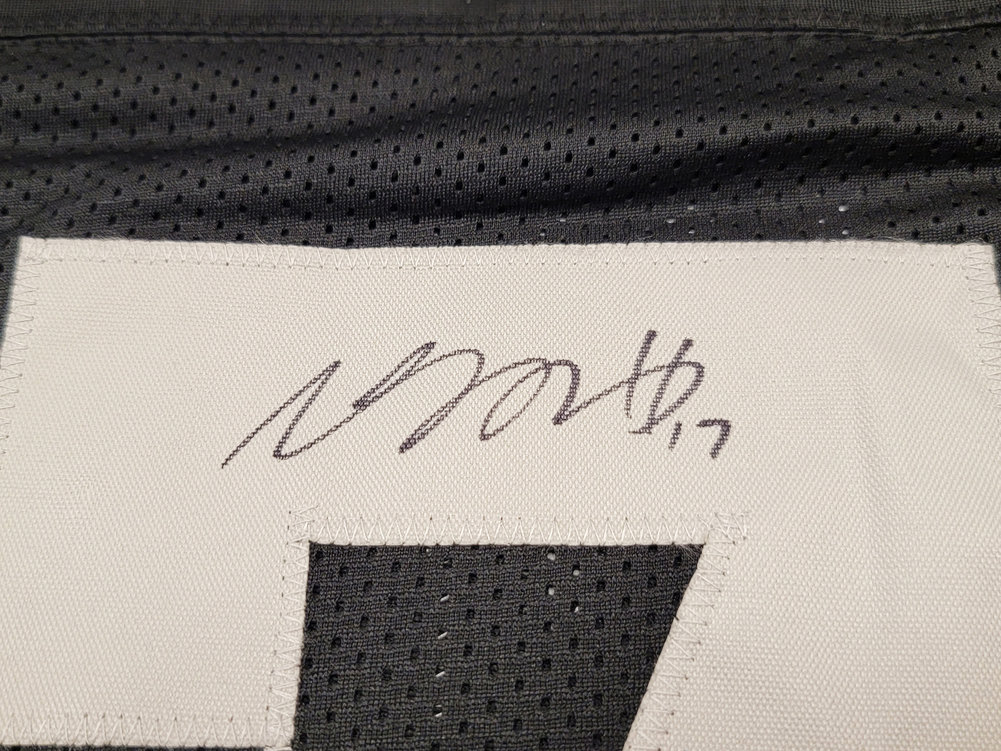 Las Vegas Raiders Davante Adams Autographed Black Jersey Beckett Beckett Qr #206043 Image a