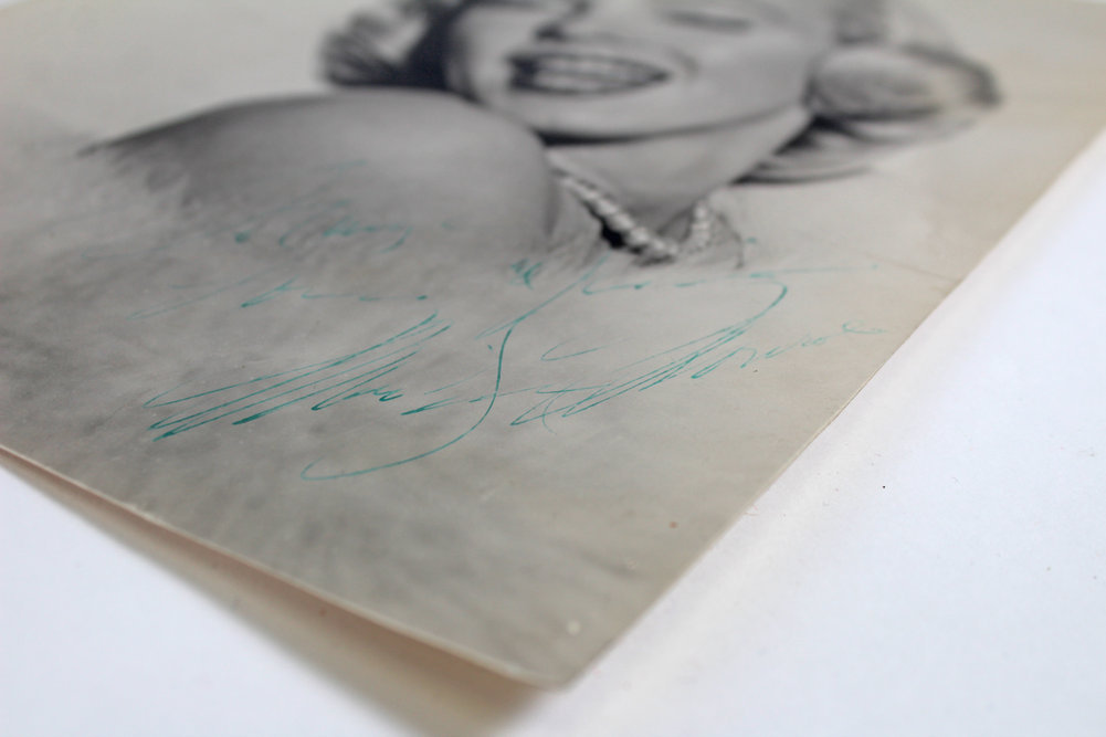 Marilyn Monroe Autographed Signed Love & Kisses 7.35X9.5 Black & White Photo PSA/DNA Image a