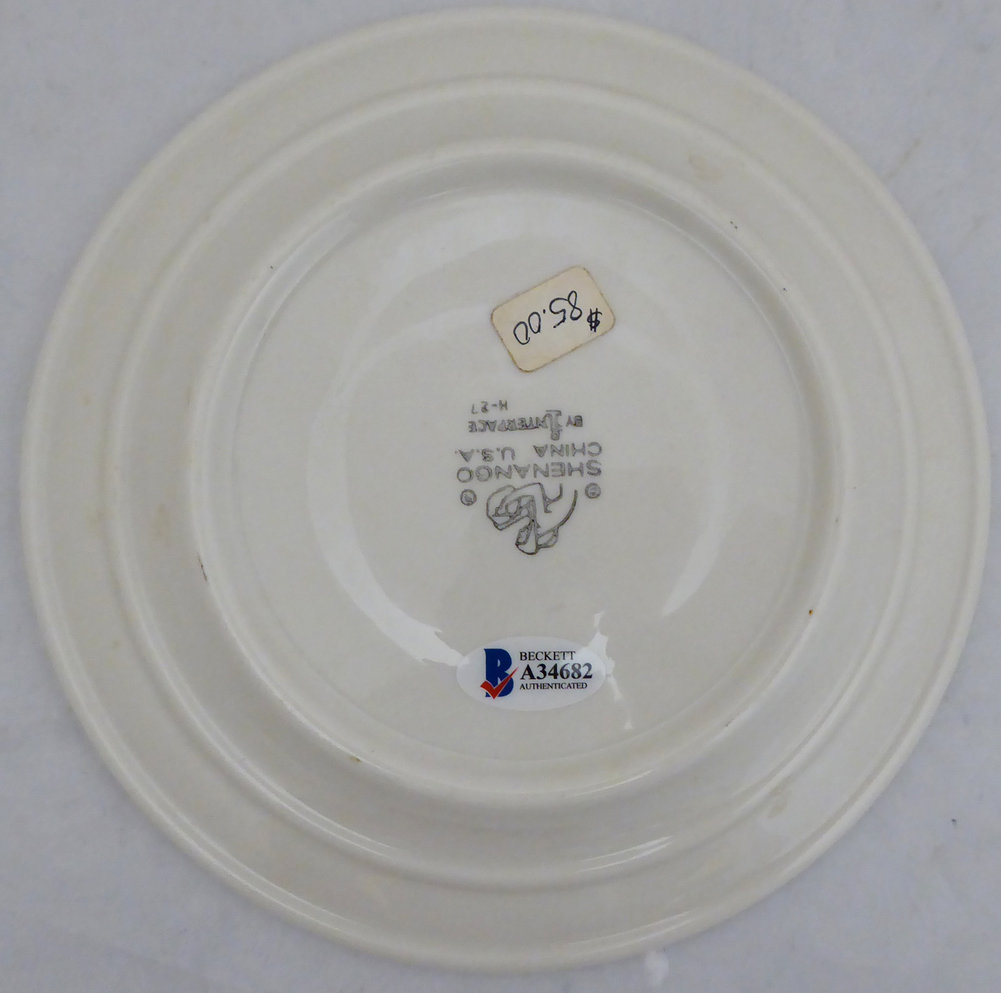 Mickey Mantle Autographed Mickey Mantle's Country Cooking' Restaurant Plate New York Yankees Beckett Beckett Image a
