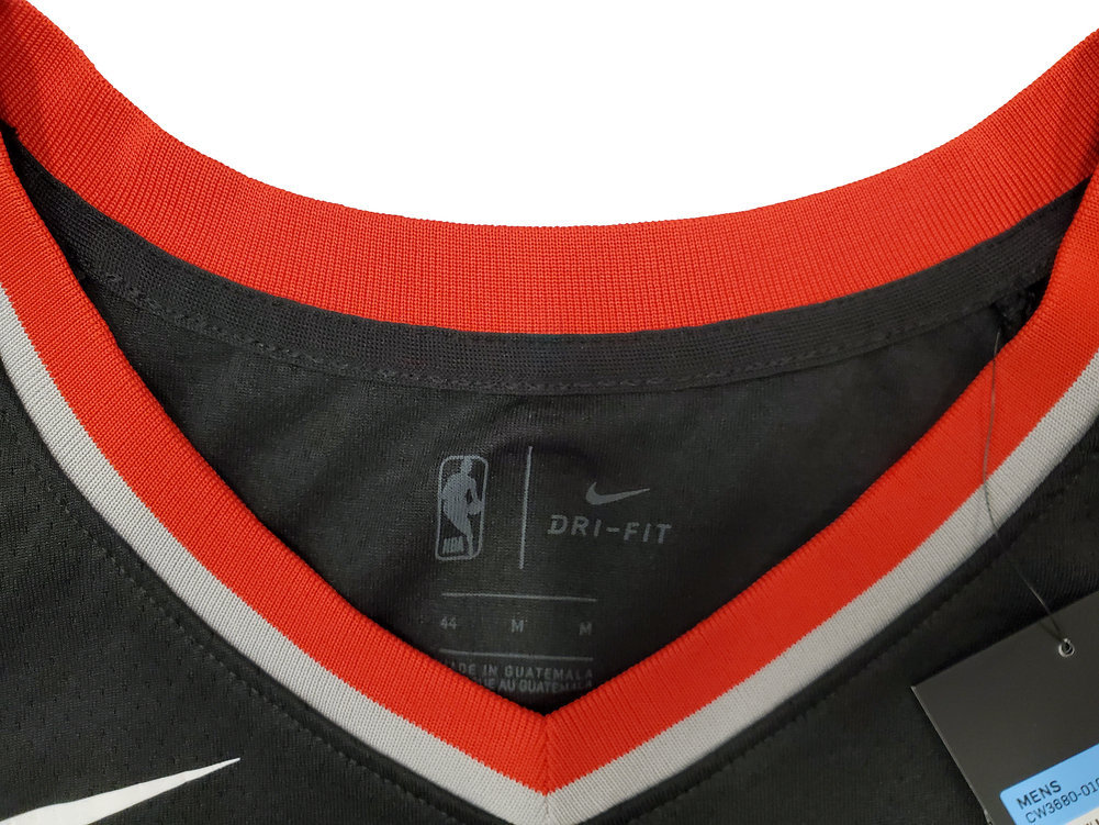 Portland Trail Blazers Damian Lillard Autographed Signed Black Nike Jersey Size M Beckett Beckett Image a