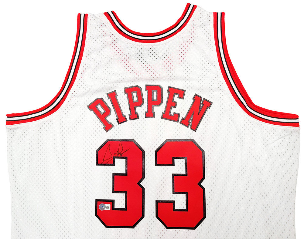 Chicago Bulls Scottie Pippen Autographed Red Authentic Mitchell & Ness  1997-98 Hardwood Classics Swingman Jersey Size XL Beckett BAS Witness Stock
