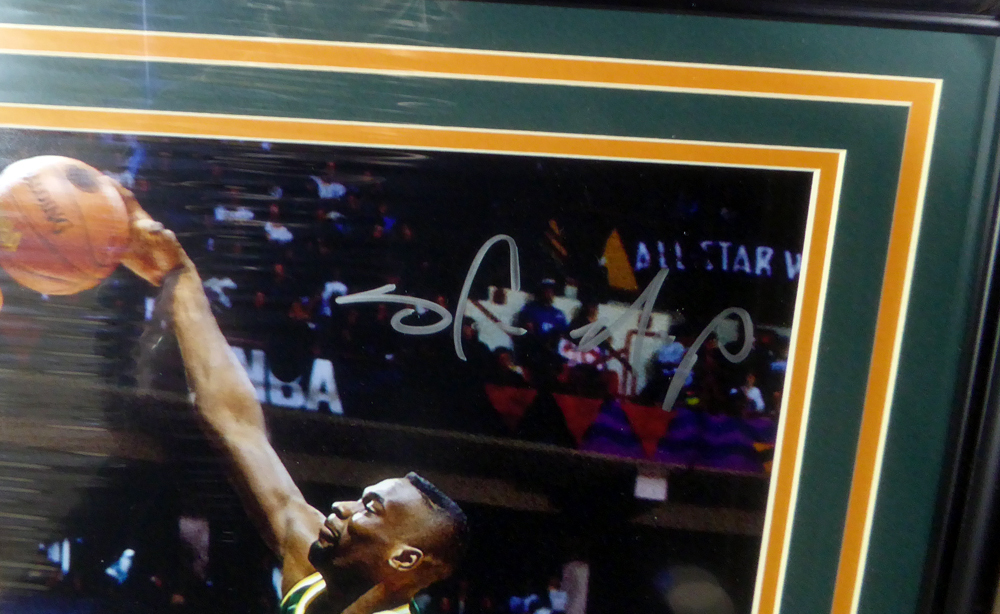 Shawn Kemp Autographed Framed 16X20 Photo Seattle Sonics Mcs Holo #126667 Image a