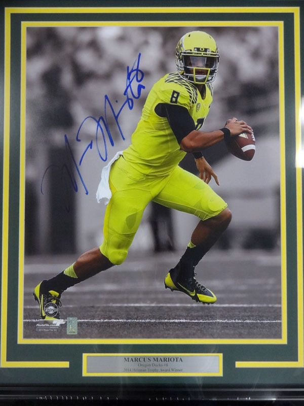 Marcus Mariota Autographed Framed 16X20 Photo Oregon Ducks Mm Holo #89809 Image a