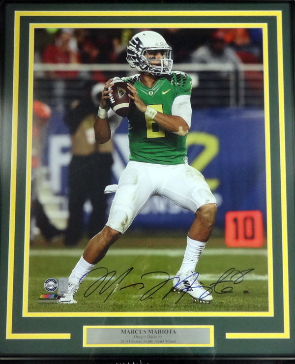 Marcus Mariota Autographed Framed 16X20 Photo Oregon Ducks Mm Holo #89810 Image a