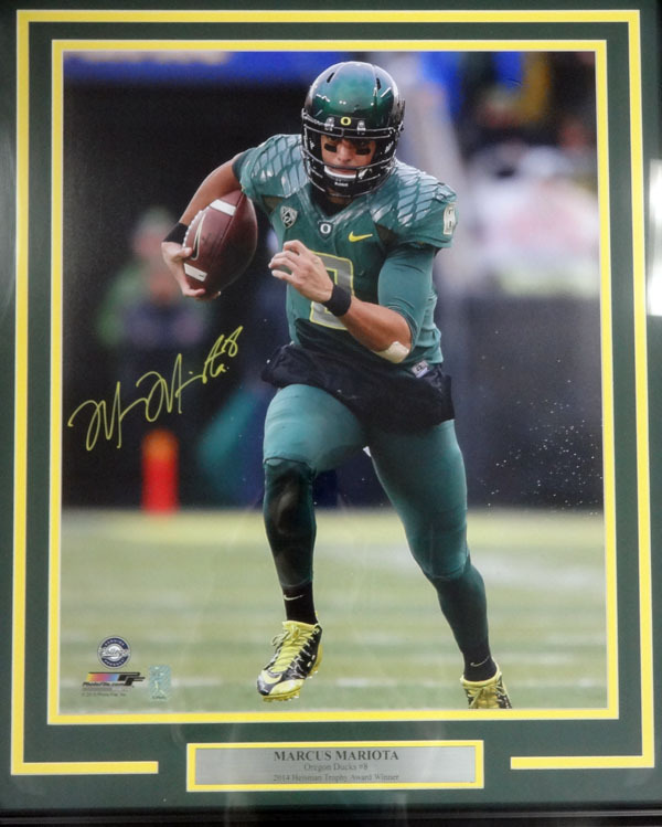 Marcus Mariota Autographed Framed 16X20 Photo Oregon Ducks Mm Holo #89813 Image a