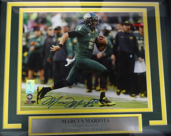 Marcus Mariota Autographed Framed 8X10 Photo Oregon Ducks Mm Holo #89817 Image a