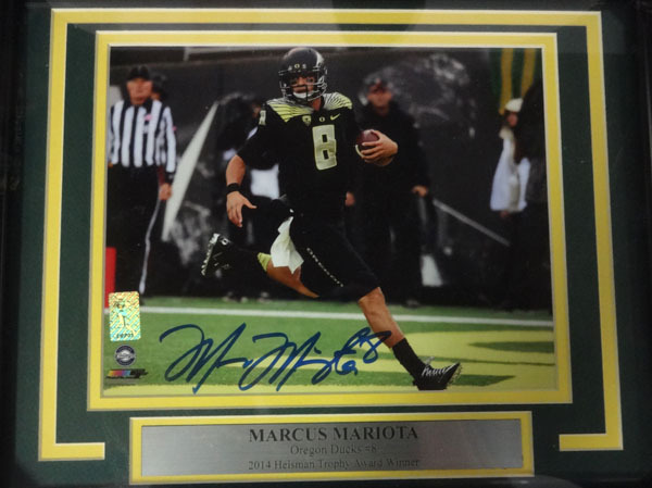 Marcus Mariota Autographed Framed 8X10 Photo Oregon Ducks Mm Holo #89818 Image a