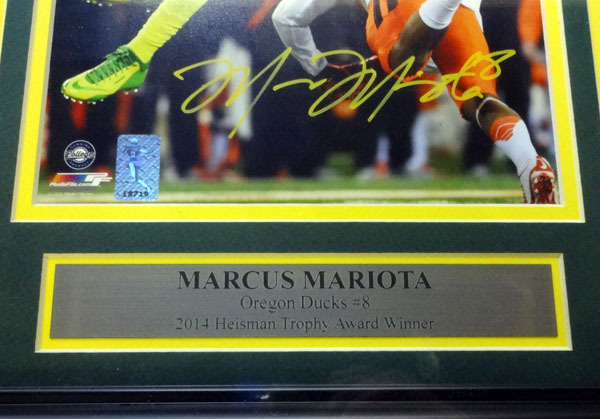 Marcus Mariota Autographed Framed 8X10 Photo Oregon Ducks Mm Holo #90480 Image a