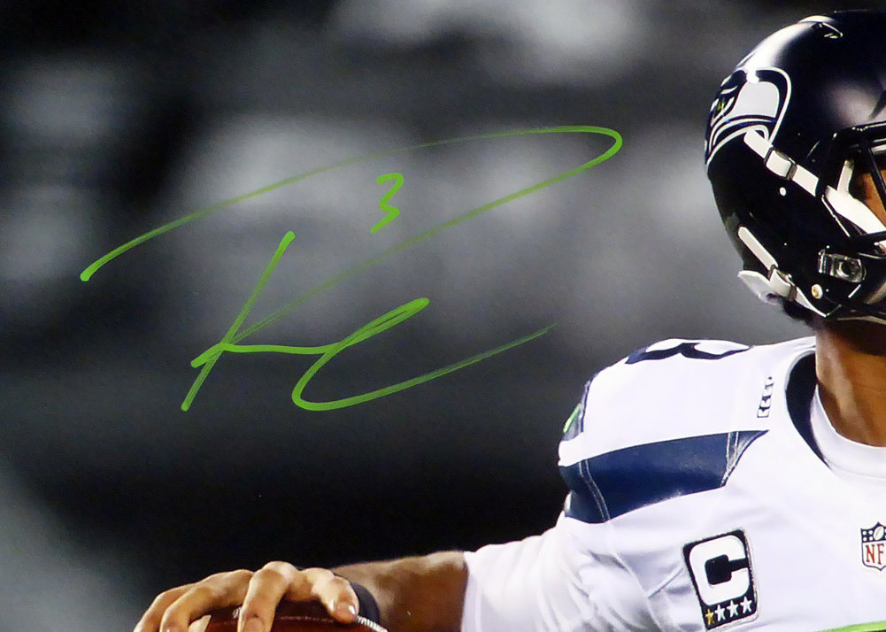 Russell Wilson Autographed Signed 16X20 Photo Seattle Seahawks Super Bowl Xlviii Rw Holo #105129 Image a