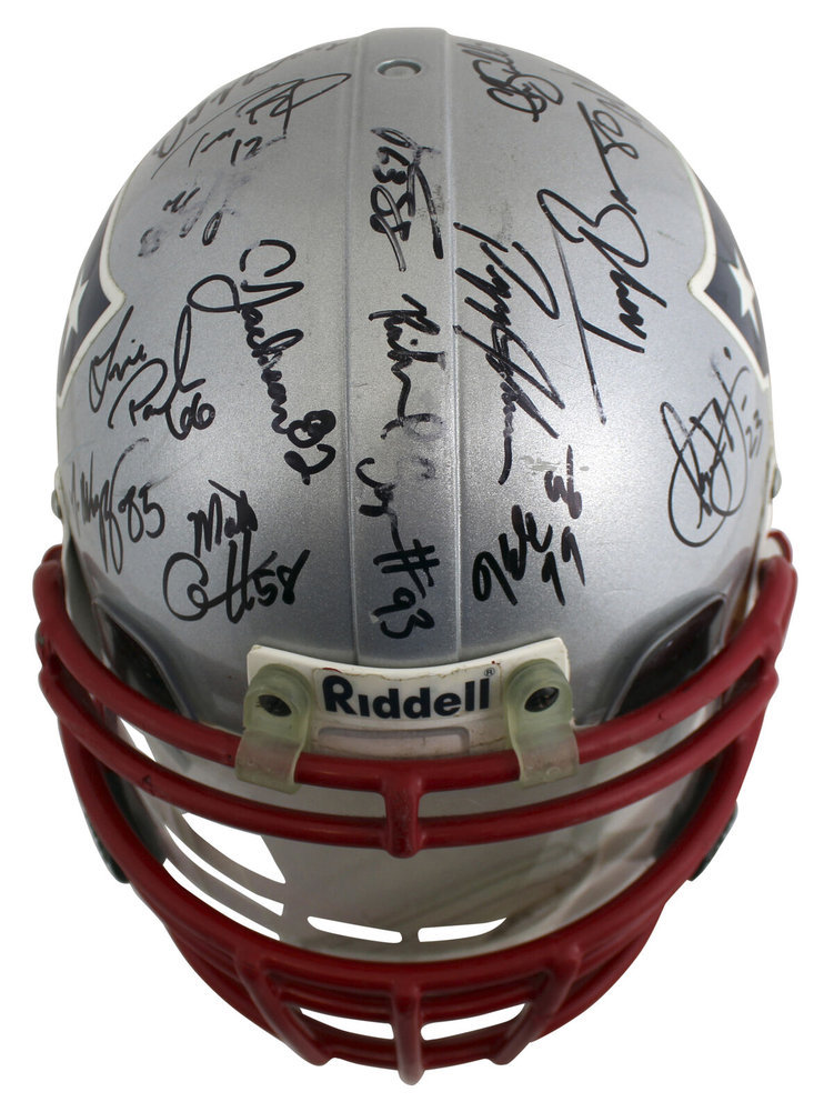 Tom Brady Autographed Signed 2001 Patriots Team (30) Super Bowl Xxxlvi Game Used Helmet Beckett Image a