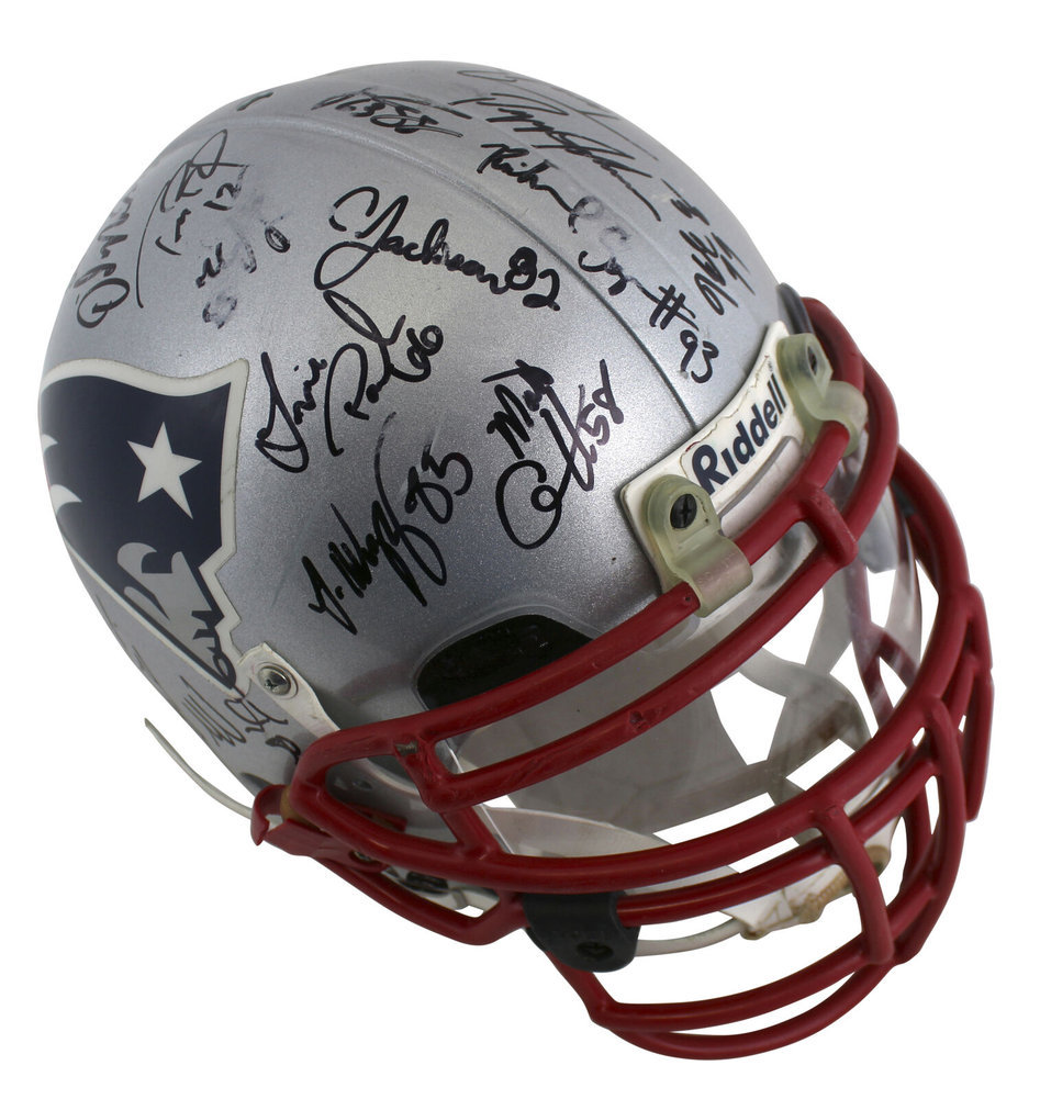 Tom Brady Autographed Signed 2001 Patriots Team (30) Super Bowl Xxxlvi Game Used Helmet Beckett Image a