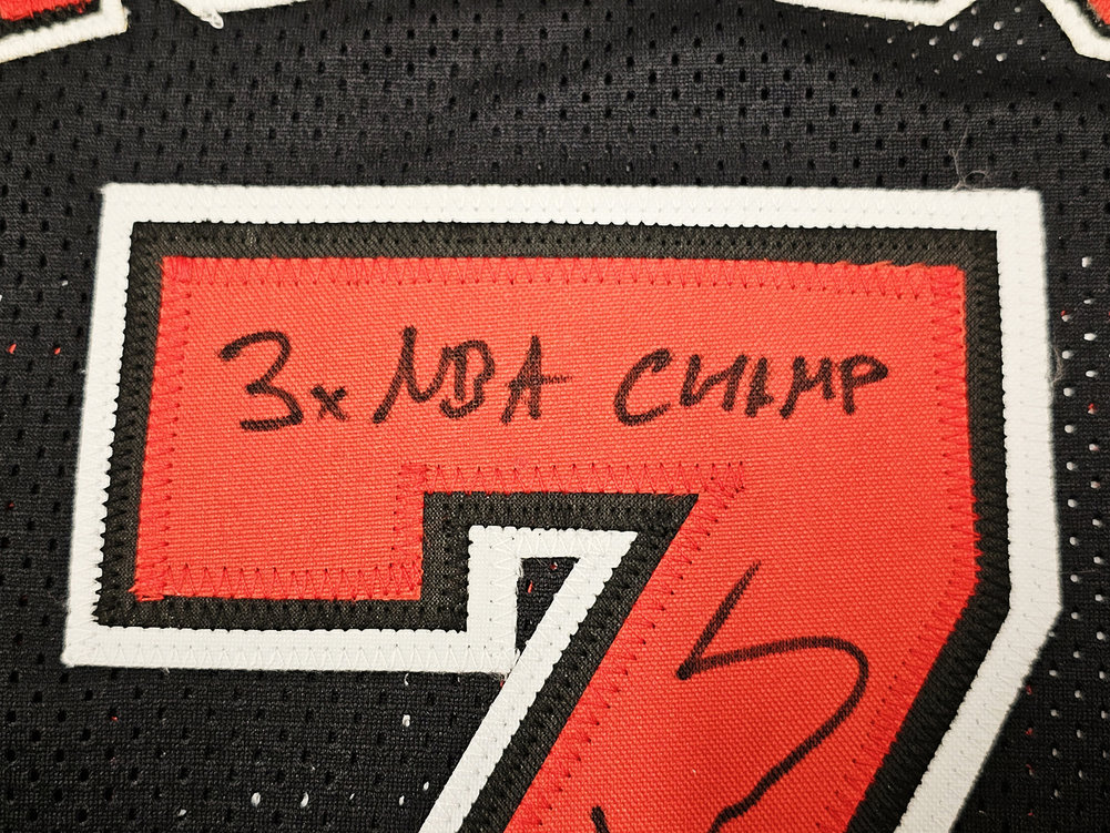 Chicago Bulls Toni Kukoc Autographed Black Jersey "HOF 21" JSA Image a