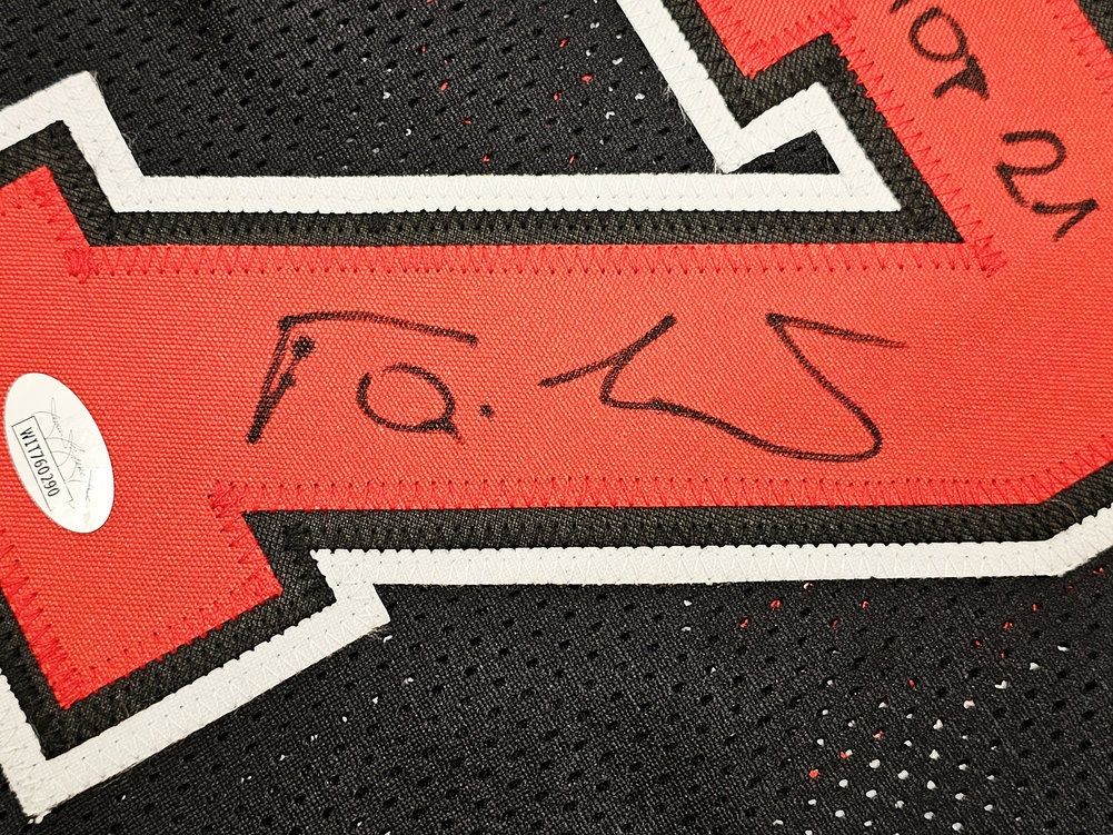 Chicago Bulls Toni Kukoc Autographed Black Jersey "HOF 21" JSA Image a