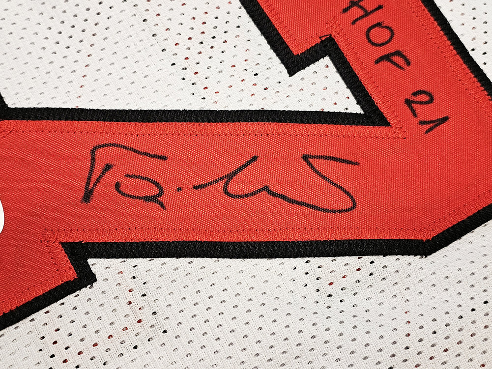 Chicago Bulls Toni Kukoc Autographed White Jersey "HOF 21" JSA Image a