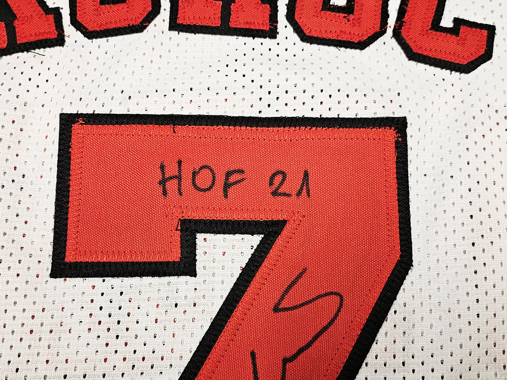 Chicago Bulls Toni Kukoc Autographed White Jersey "HOF 21" JSA Image a