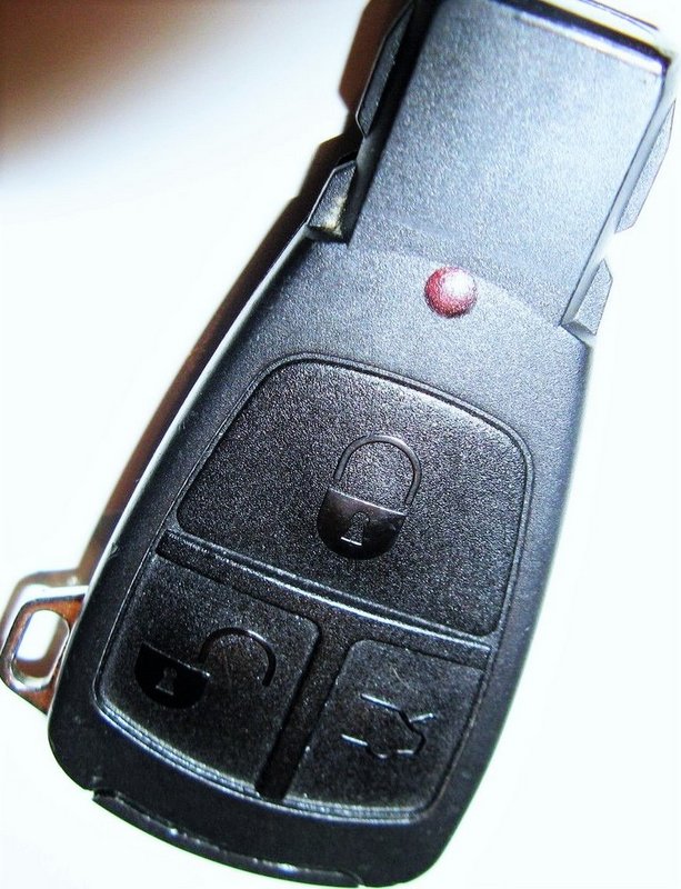 Mercedes Benz IYZ 3302 Keyless Remote car keyfob key fob entry Clicker