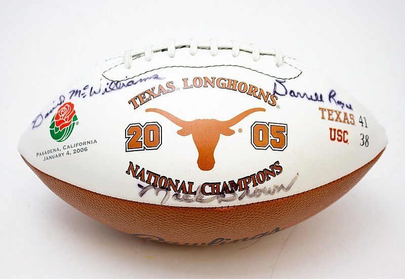 Darrell Royal Autographed Memorabilia | Signed Photo, Jersey