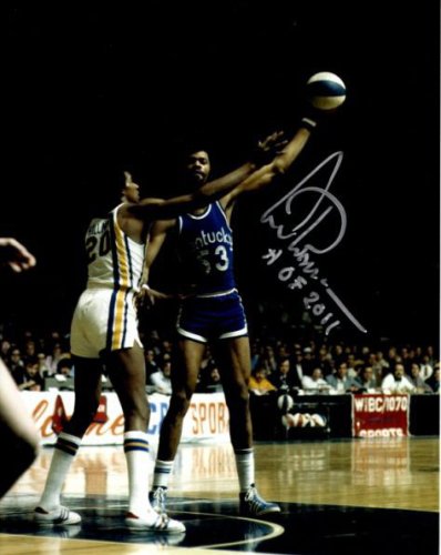 ARTIS GILMORE signed (CHICAGO BULLS) Basketball 8X10 photo BECKETT BAS  Y75610