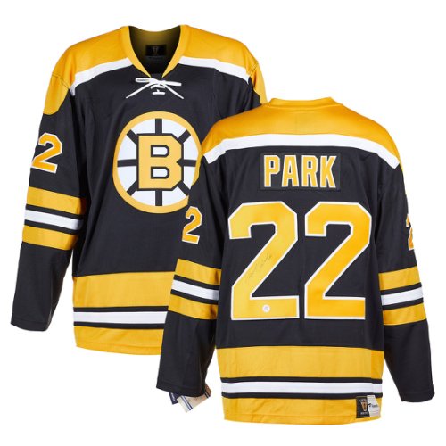 Charitybuzz: Boston Bruins 2022-23 Team Autographed Authentic Jersey