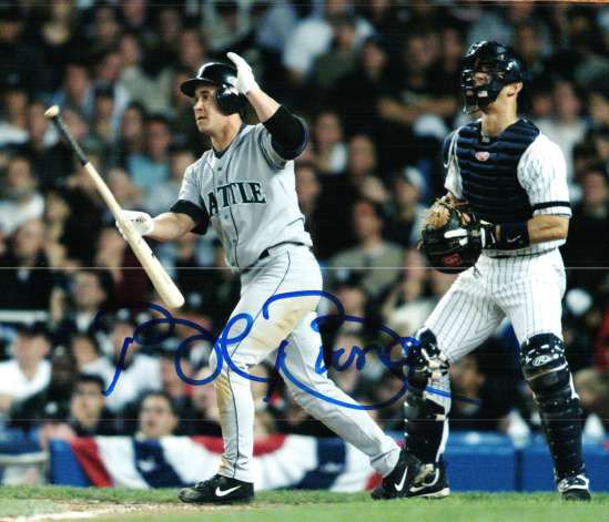 BRET BOONE SEATTLE MARINERS ACTION SIGNED 8x10