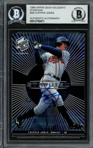 Press Pass Collectibles Braves Chipper Jones Signed White Majestic Jersey w/ 40th Aniv Patch BAS #T44237
