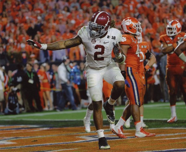 Derrick Henry Unsigned Licensed 8x10 Photo Alabama Crimson Tide