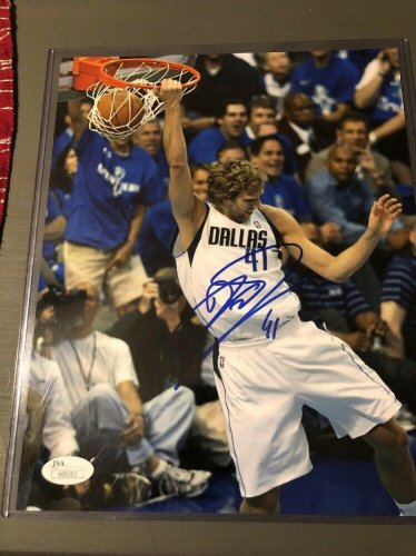 dirk nowitzki signed basketball