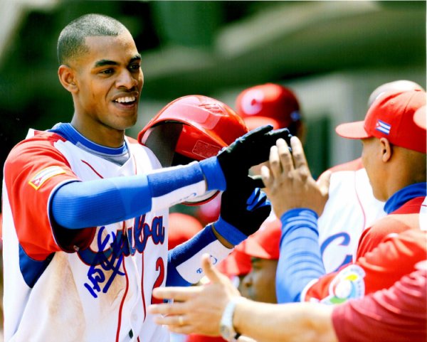 Hector Olivera Autographed Signed 8X10 Cuba Baseball - Autographs