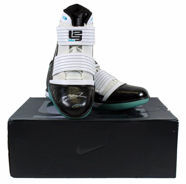 Lebron James Autographed Signed Lakers 2009 Nike Zoom Soldier Iii Shoes With Box UDA