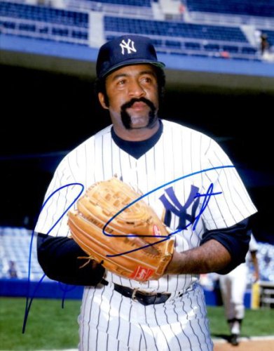 Luis Tiant autographed baseball card (New York Yankees) 1981 Fleer #82