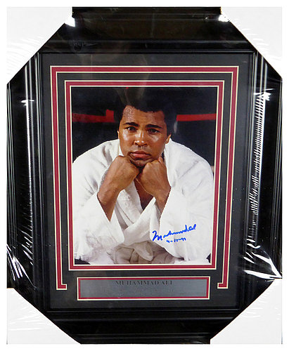 Muhammad Ali Autographed Signed Framed 8x10 Photo - PSA/DNA Authentic