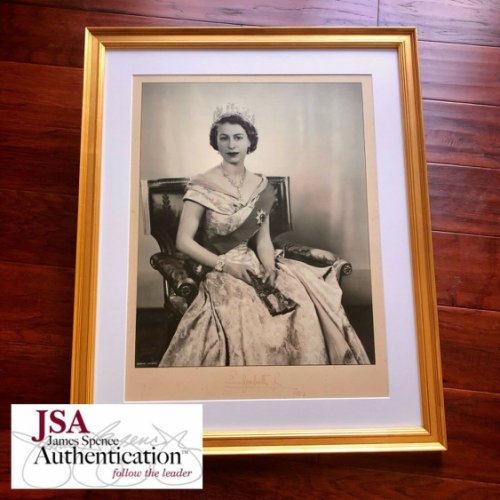 Queen Elizabeth Ii Autographed Signed * JSA Loa * 15X20 Dorothy Wilding Autograph Portrait *