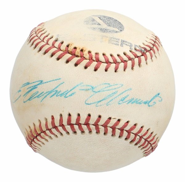 Roberto Clemente Autographed Signed Stunning Single Autographed Baseball PSA DNA COA