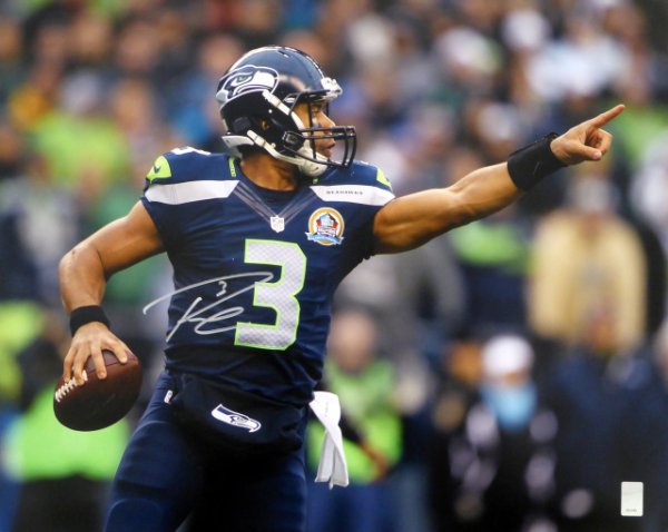 Russell Wilson Autographed Signed 16X20 Photo Seattle Seahawks Rw Holo #91024