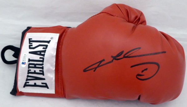 Sugar Ray Leonard Autographed Signed Red Everlast Boxing Glove Rh Beckett Beckett #177558