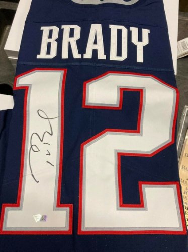 tom brady signed patriots jersey