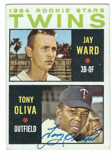 Tony Oliva Signed Minnesota Twins 8x10 Photo (Beckett) 1964 A.L R.O.Y –